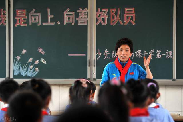 中年他将人生重心放在了荣梓杉饰演的儿子任小天身上，也将自己未竟的音乐梦想强加给了儿子，整天逼喜欢天文的儿子练琴